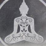 Shungit ( Shungiet) oplaadschijf  'buddha' gepolijst