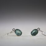 Aqua Kyaniet oorhangers (facet geslepen)