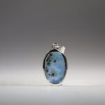 Larimar hanger