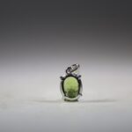 Peridoot hanger, facet geslepen