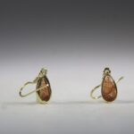 Zonnesteen oorhangers (gold plated)
