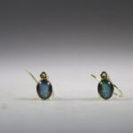 Opaal Triplet oorhangers (gold plated)