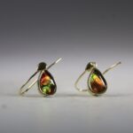 Ammoliet oorhangers (gold plated)