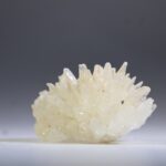 Calciet (wit) uit Indonesië