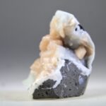 Stilbiet op blauwgrijze Chalcedoon (Lichtheid van bestaan)
