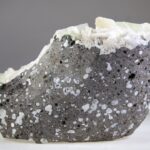 Apofylliet (zachtgroene) met Stilbiet en soms Scoleciet (Bron)