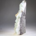 Apofylliet (Zeegroene) met Stilbiet en daarop Calciet kristalletjes (Realisatie)