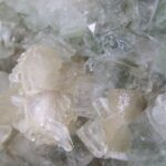 Apofylliet (Zeegroene) met Stilbiet en daarop Calciet kristalletjes (Realisatie)