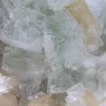 Apofylliet (Zeegroene) met Stilbiet en daarop Calciet kristalletjes (Realisatie)