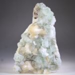 Apofylliet (Zeegroene) met Stilbiet en daarop Calciet kristalletjes (Realisatie)
