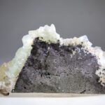 Apofylliet (Zeegroene) met Stilbiet en daarop Calciet kristalletjes (Realisatie)
