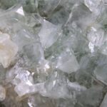 Apofylliet (Zeegroene) met Stilbiet en daarop Calciet kristalletjes (Realisatie)