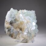 Apofylliet (Zeegroene) met Stilbiet en daarop Calciet kristalletjes (Realisatie)