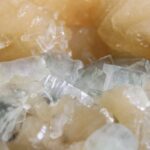 Apofylliet (Zeegroene) met Stilbiet en daarop Calciet kristalletjes (Realisatie)