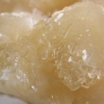 Apofylliet (Zeegroene) met Stilbiet en daarop Calciet kristalletjes (Realisatie)