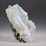 Apofylliet (Zeegroene) met Stilbiet en daarop Calciet kristalletjes (Realisatie)