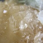 Apofylliet (Zeegroene) met Stilbiet en daarop Calciet kristalletjes (Realisatie)