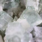 Aqua groene Apofylliet met witte Stilbiet