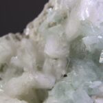 Aqua groene Apofylliet met witte Stilbiet