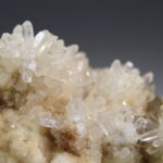Calciet (wit) uit Indonesië