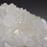 Calciet (wit) uit Indonesië