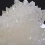 Calciet (wit) uit Indonesië