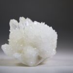 Calciet (wit) uit Indonesië