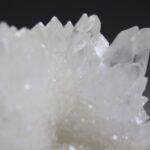 Calciet (wit) uit Indonesië