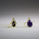 Charoïet oorhangers (gold plated)