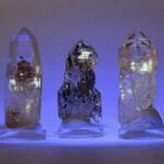 Gouden Enhydro kristal of Petroleumkwarts
