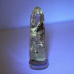 Gouden Enhydro kristal of Petroleumkwarts