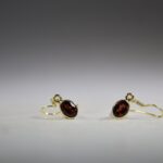 Granaat (Almandien) Oorhangers, facet geslepen Gold plated