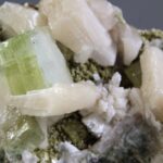 Apofylliet (groene) met Stilbiet en soms Heulandiet (Hieros Gamos)