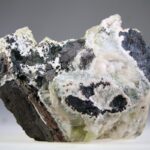 Apofylliet (groene) met Stilbiet en soms Heulandiet (Hieros Gamos)
