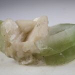 Apofylliet (groene) met Stilbiet en soms Heulandiet (Hieros Gamos)