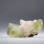 Apofylliet (groene) met Stilbiet en soms Heulandiet (Hieros Gamos)