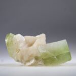 Apofylliet (groene) met Stilbiet en soms Heulandiet (Hieros Gamos)