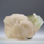 Apofylliet (groene) met Stilbiet en soms Heulandiet (Hieros Gamos)