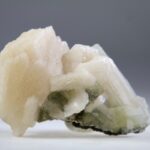 Apofylliet (groene) met Stilbiet en soms Heulandiet (Hieros Gamos)