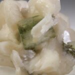 Apofylliet (groene) met Stilbiet en soms Heulandiet (Hieros Gamos)