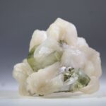 Apofylliet (groene) met Stilbiet en soms Heulandiet (Hieros Gamos)