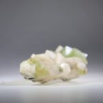 Apofylliet (groene) met Stilbiet en soms Heulandiet (Hieros Gamos)