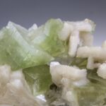 Apofylliet (groene) met Stilbiet en soms Heulandiet (Hieros Gamos)