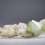 Apofylliet (groene) met Stilbiet en soms Heulandiet (Hieros Gamos)