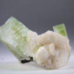 Apofylliet (groene) met Stilbiet en soms Heulandiet (Hieros Gamos)