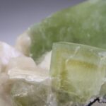 Apofylliet (groene) met Stilbiet en soms Heulandiet (Hieros Gamos)