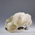 Apofylliet (groene) met Stilbiet en soms Heulandiet (Hieros Gamos)