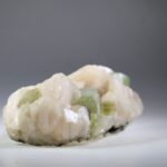 Apofylliet (groene) met Stilbiet en soms Heulandiet (Hieros Gamos)