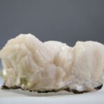 Apofylliet (groene) met Stilbiet en soms Heulandiet (Hieros Gamos)
