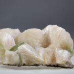 Apofylliet (groene) met Stilbiet en soms Heulandiet (Hieros Gamos)